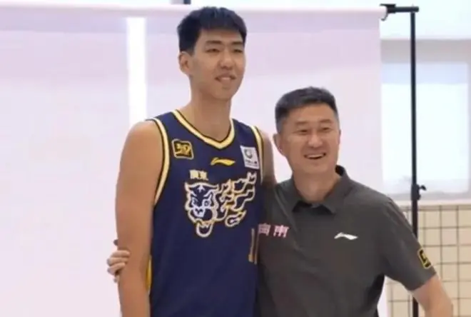 徐昕将出国打球，曝广东男篮欲提前回购，广州男篮获得资金补偿