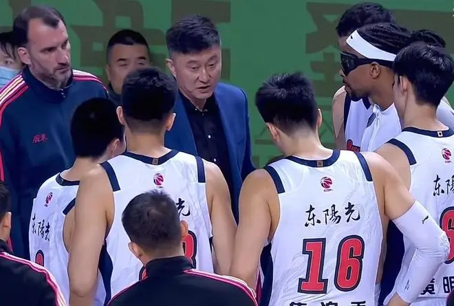 广东男篮换帅内幕，杜锋两方面引陈海涛不满，两大外教团队二选一