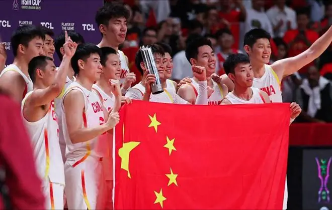 国家队或不再归化！中国男篮想打进28年奥运会，只能依靠李凯尔？