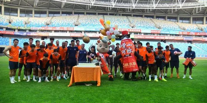 “我们是一家人”！青岛海牛球迷见面会举行
