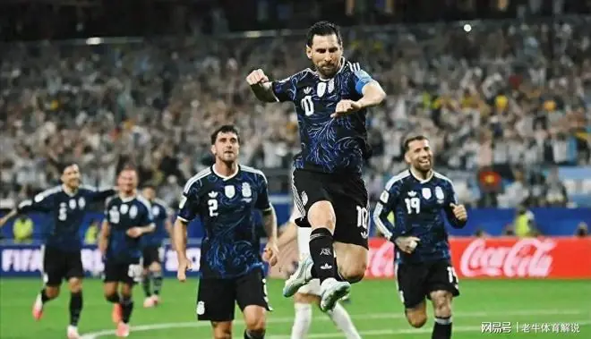 梅西任意球破门3-1绝杀，创世界杯百年纪录，金靴稳如泰山