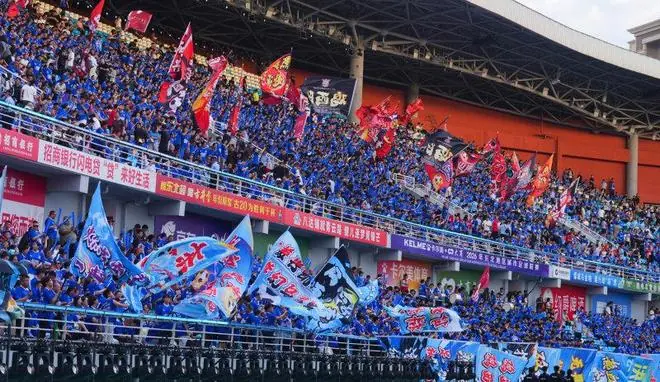 东北超鸡西主场秀：赛前盛典燃爆全城，球迷直呼“比世界杯开幕式还燃”