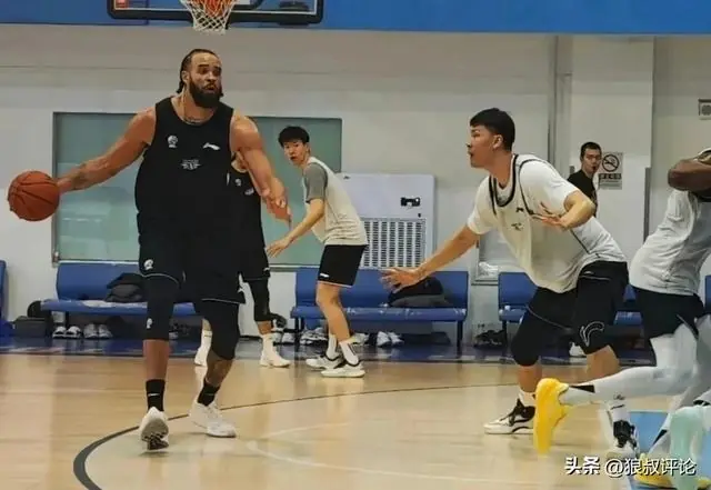 范子铭传出绯闻！鲁媒：CBA市场大鱼有限 几家豪门俱乐部竞争激烈