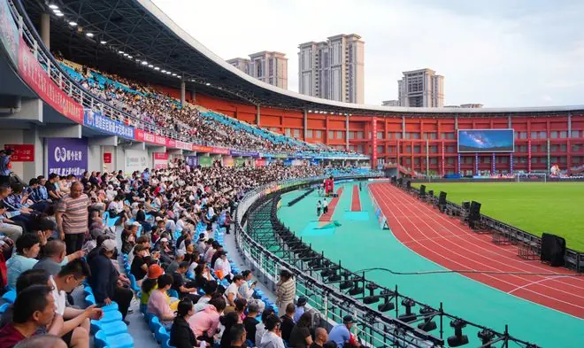 绿茵赴约煤城燃情，东北超鸡西主场以球为桥秀城市风华