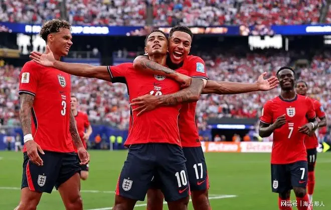 英格兰2-0巴拿马头名出线，凯恩加冕队史世界杯射手王