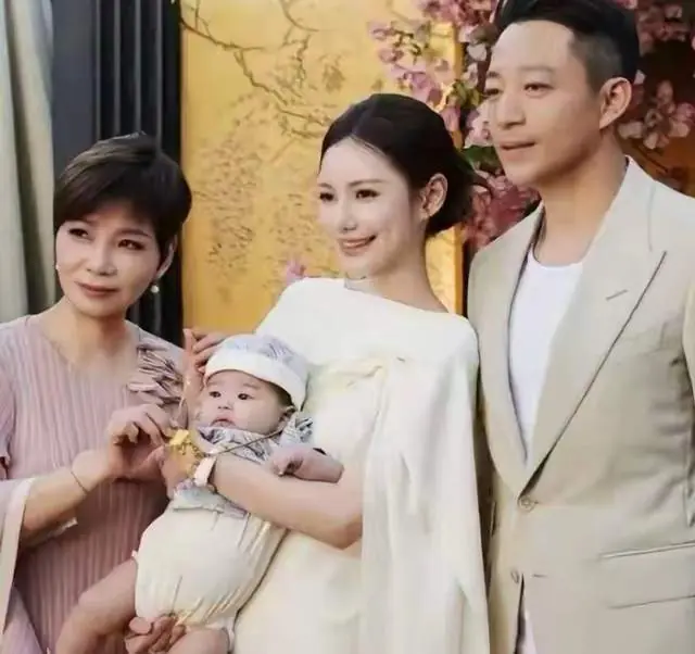 马筱梅参加活动气质好，生娃后气质仍不输大明星，汪小菲改变超大
