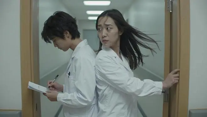 陪未婚夫婚检他去办手续，医生偷偷拉住我：这男人别嫁，我懵了