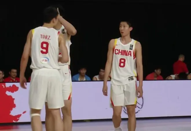 U17男篮半场反超加拿大！张宇辰18分轰高潮，石洺豪+2内线辅助！