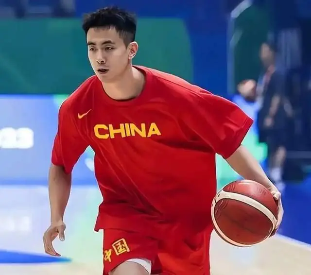 赵继伟国家队突发伤情！意外崴脚，幸好无碍，期待别缺席世预赛！