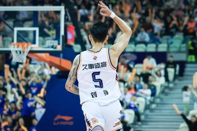 不会退役！35岁老将确定再战一年，十年CBA生涯终圆冠军梦