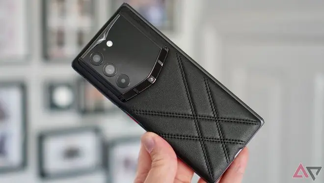 Vertu折叠机卖6800美元，贵过Z Fold7却看不出值在哪