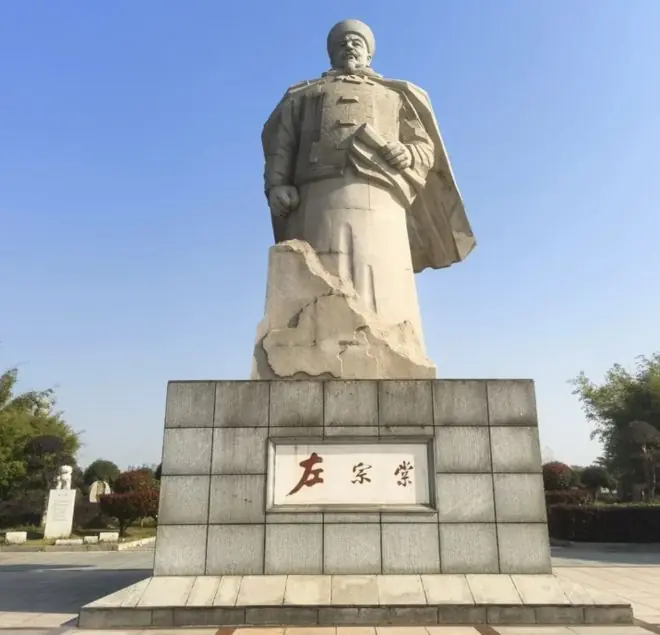 1977年左宗棠陵墓被毁,尸骨散落荒野,王震得知后拍桌怒斥