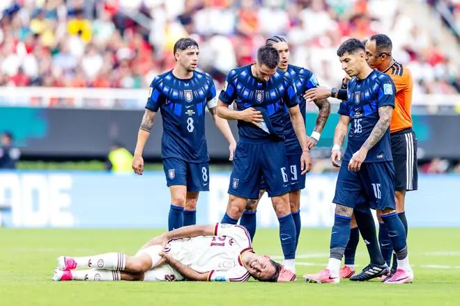 FIFA第16为何出局？内讧！更衣室爆炸 皇马球星开炮 名帅暴怒回击
