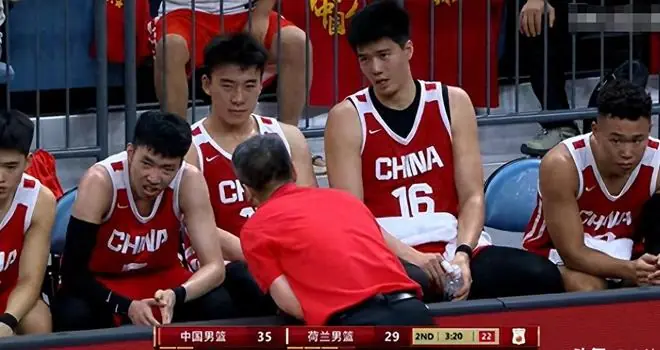 瞎打！运球17秒，媒体人怒批：他一人干废王俊杰、杨瀚森和徐昕