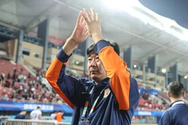 山东泰山或换帅！媒体人：外教来了，韩鹏学习一年后将回归