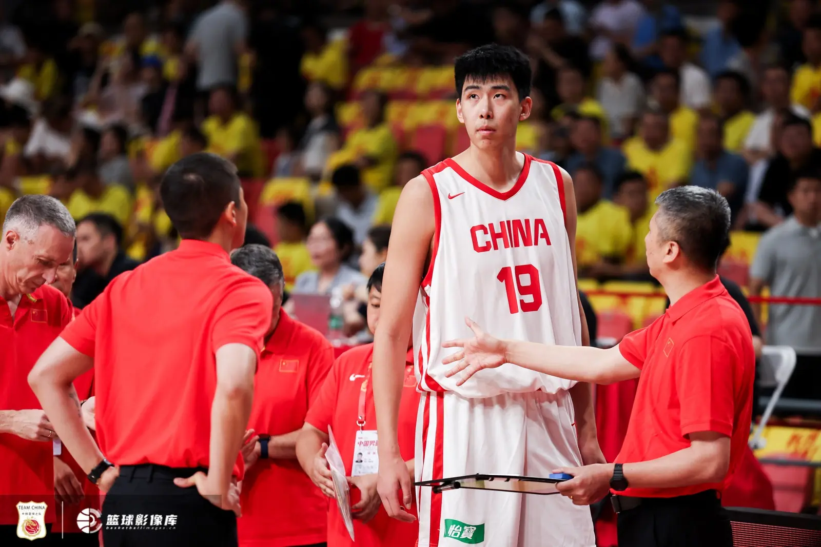 中国体育报：中国男篮热身赛查漏补缺