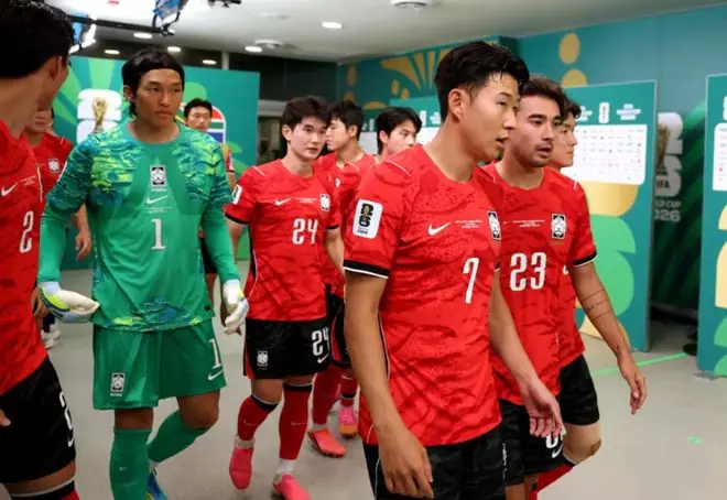 1场1-0，给韩国雪中送炭！出线突然柳暗花明，世界杯冠军耻辱出局