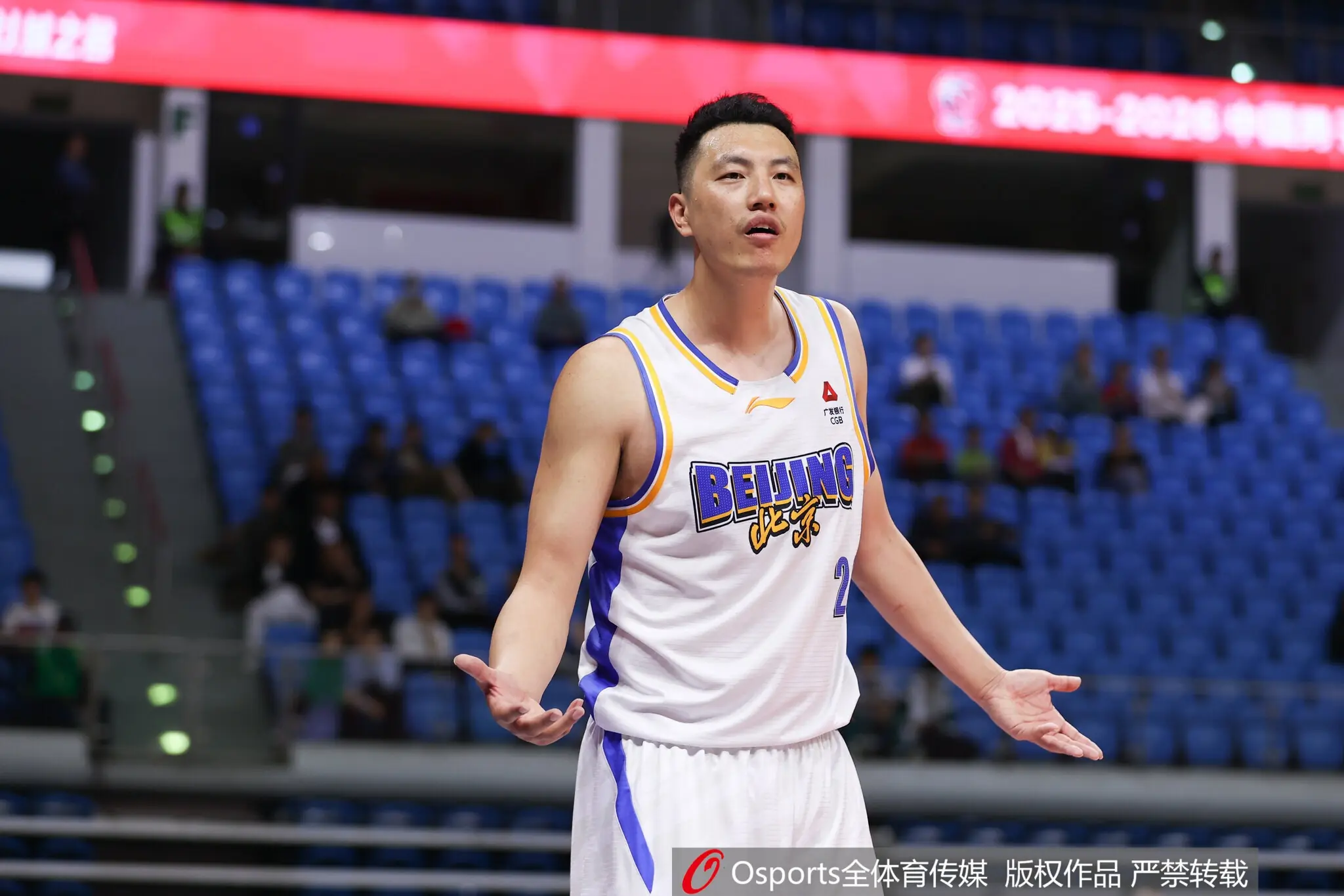 本场谁是决定性因素？郭艾伦：北京这边是翟晓川 小丁：双方主帅