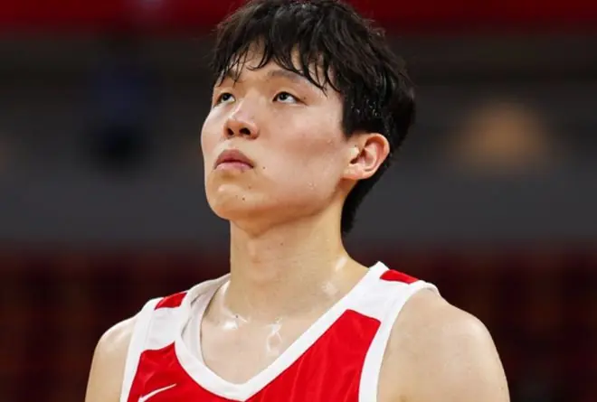 中国男篮5分险胜荷兰！杨瀚森轰7+8，廖三宁21分，徐昕受伤离场