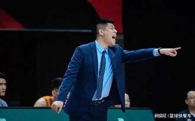 CBA休赛期又一名帅下课！李春江搭档被解雇：曾率队横扫广东队！