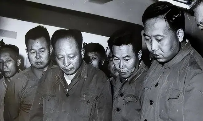 1997年原副总理孙健逝世：中央无人吊唁，谷牧私人发唁电、送花篮
