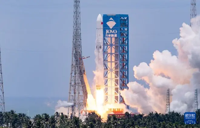 全世界都在学SpaceX“长腿”回收，中国偏不——直接一张网把火箭“兜”住了