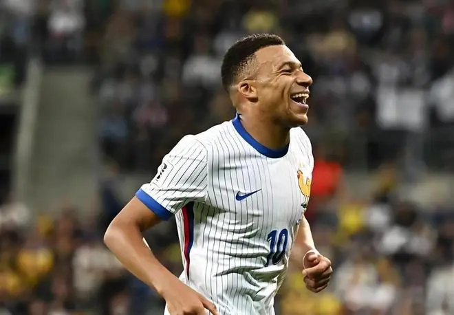 2-0，世界杯精彩一夜：首支四强诞生，姆巴佩失点球，96年纪录刷新