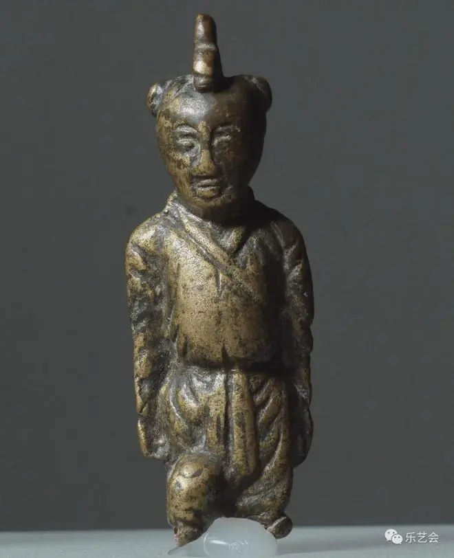 《明宪宗行乐图》中蹴鞠球员手里为啥抱着另一只球  ：老赵闲聊蹴鞠艺术图像10