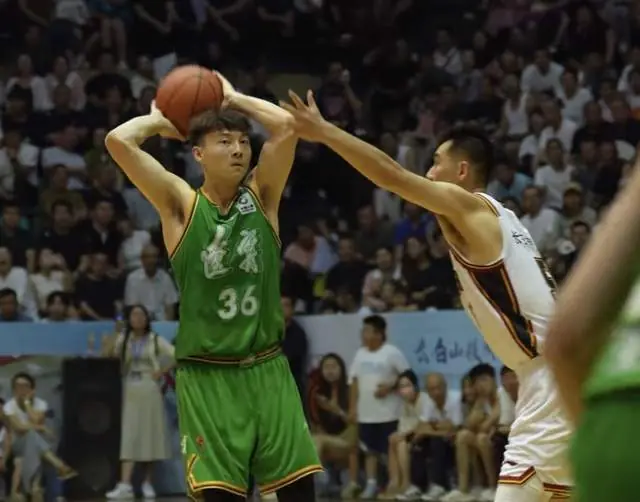 热身赛13分，辽宁男篮4号位挖掘新人，18岁中锋首秀 姜宇星边缘化