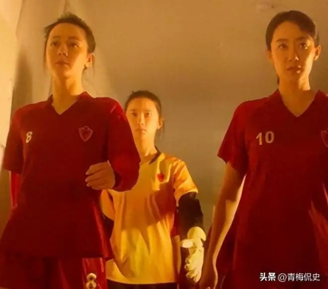 女演员千万别整容!看34岁热巴和40岁张小斐就懂了,张艺谋看太准