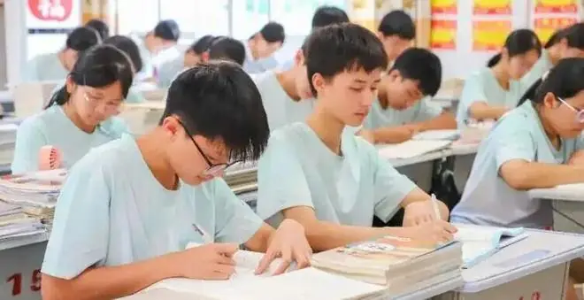 教育部最新通知，2026中小学生迎来新规定，家长直呼早该这样了！