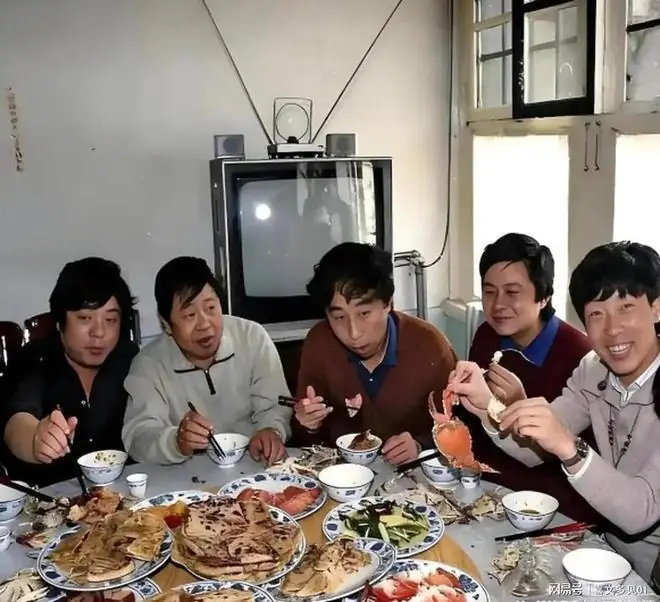 1987年，马季宴请冯巩等几位徒弟，这一桌菜，可不便宜