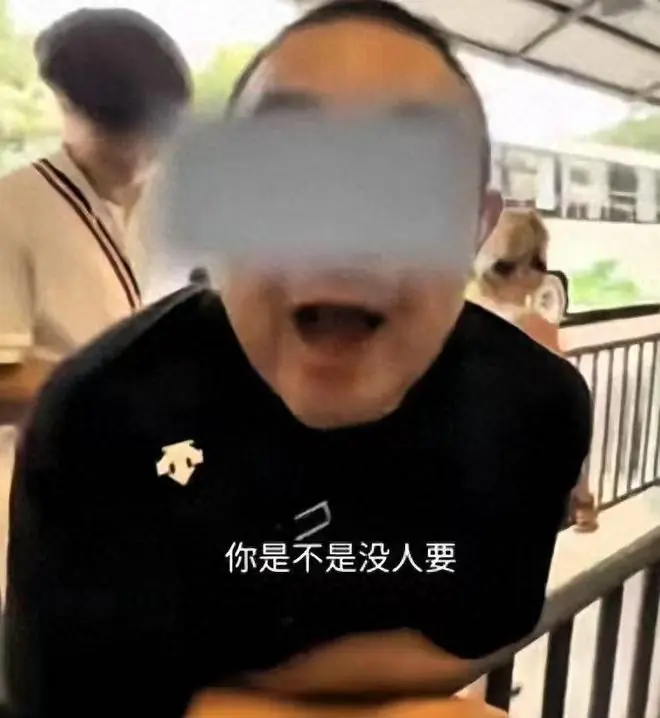 北京导游辱骂游客后续，拘留只是开始，还要面临3重处罚饭碗没了