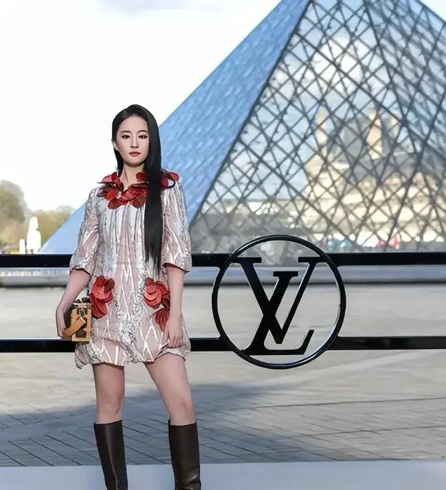 LV风波升级，市场反击来了！上海大秀遭抵制，王楚钦刘亦菲被牵连