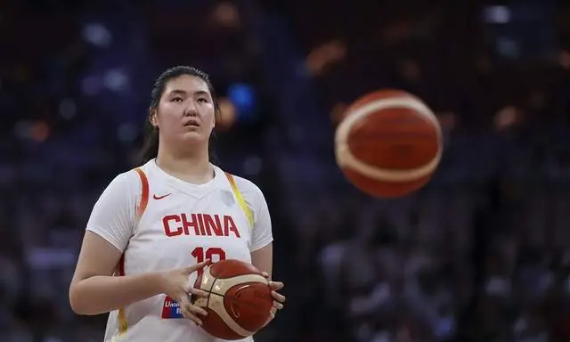 意难平！王思雨张子宇连线失误，女篮错失良机，广东名记一针见血