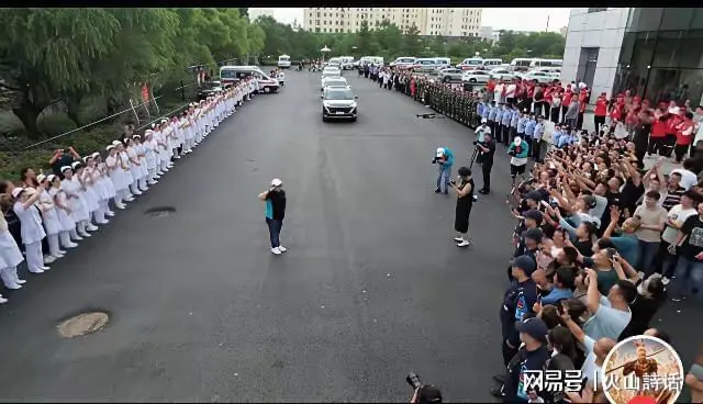 震惊！有网友质疑韩红率队赴蒙为“公费团建”，简单测量血压血糖