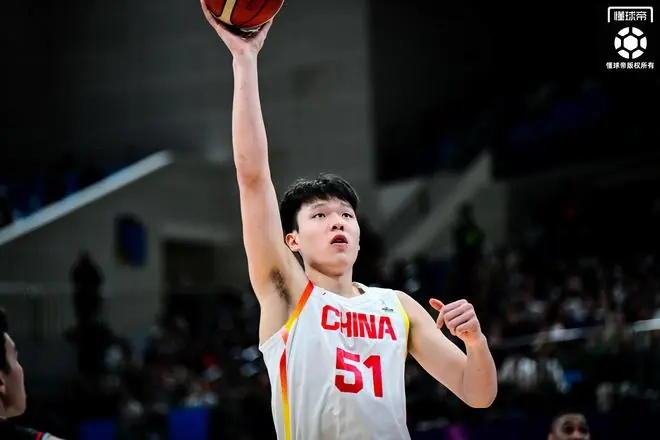 你得支棱起来！杨瀚森出战13分钟5投3中得到9分7板4犯规