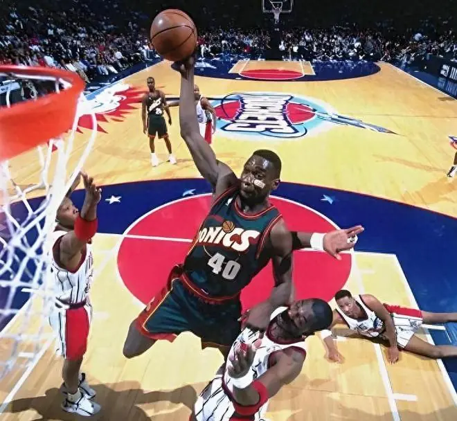 盘点NBA历史7大实战扣将，乔丹上榜，詹姆斯入前3，第1无悬念