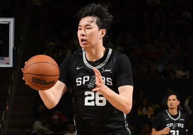 NBA夏联：湖人逆转送马刺3连败 马农24+8韩国李贤重三分6中0