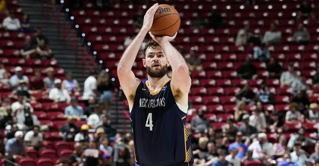 狄金森21分巴夫金19+6+5 鹈鹕逆转险胜黄蜂