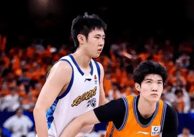 山西今夏先签赵嘉仁，后签王俊杰补强一号位，操作过程引钦佩！