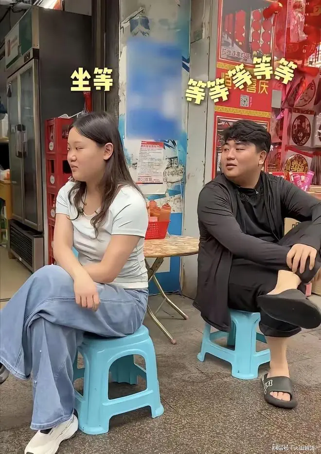 炸锅了！全进华真的太松弛，带着张家齐出门吃饭，依然是一双拖鞋