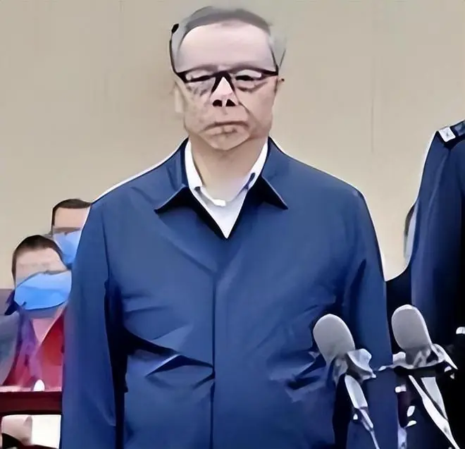 赖小民养情妇建小区安置，家中查获三吨现金，落网时神情十分淡定
