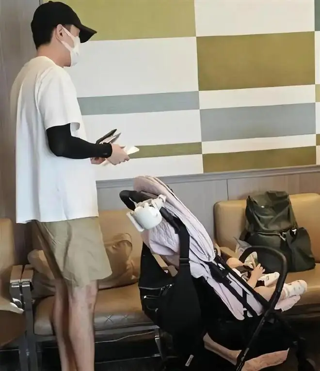 胡歌夫妇公开合体！小12岁妻子正面照曝光，网友：这脸，不输女明星！