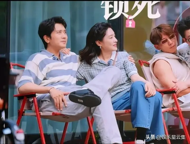 周涛显然是对彭冠英有生理性喜欢的，看看她的身体语言就知道