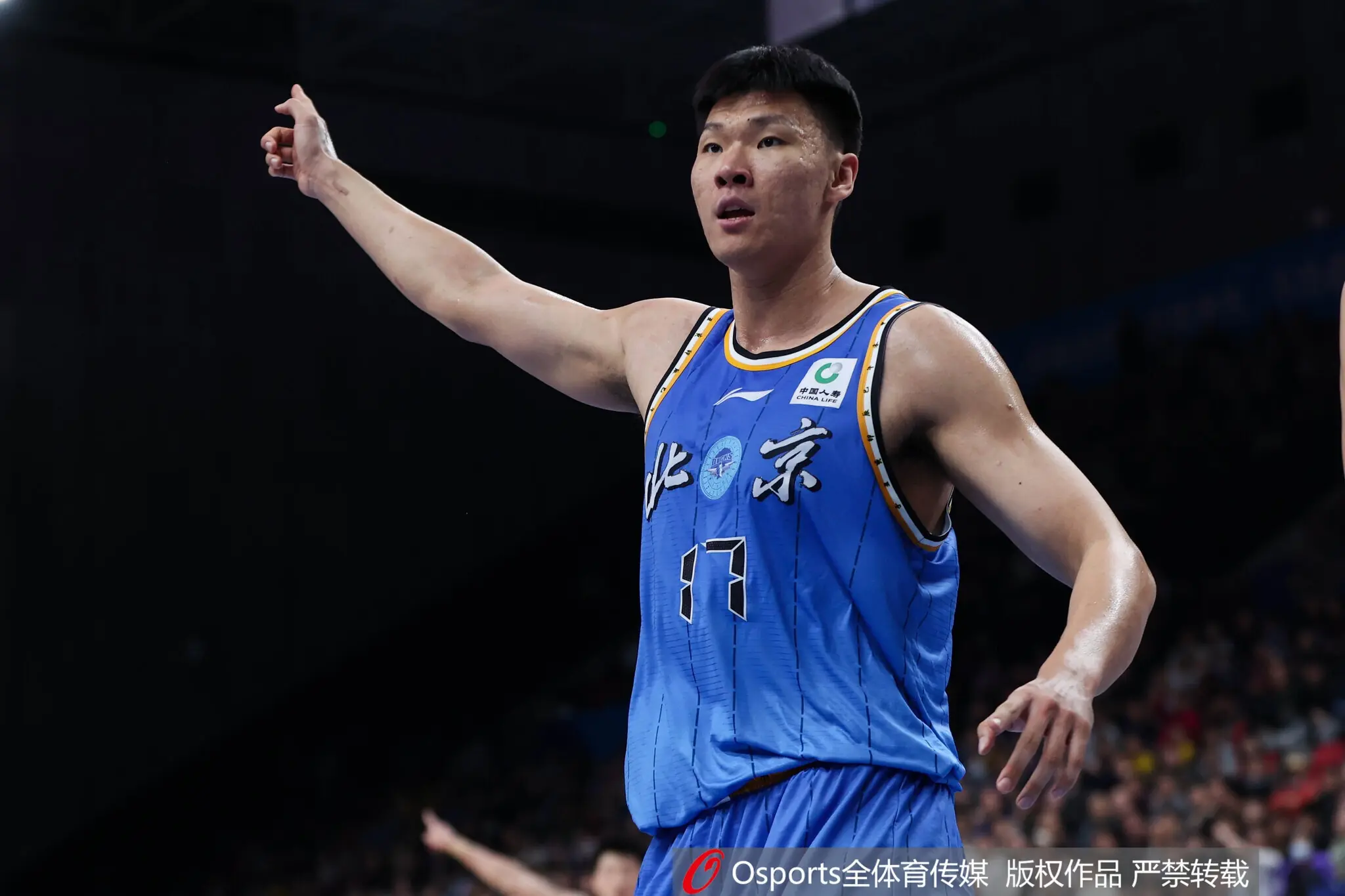 直播吧：首钢与同曦曾商讨范子铭换赵柏清+外援戴维斯优先续约权