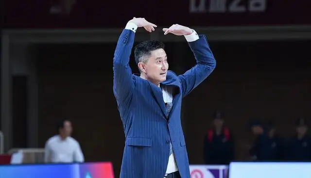广东男篮迎来大换血！杜锋指导确定离任广东男篮主教练，球队积极寻找外籍教练