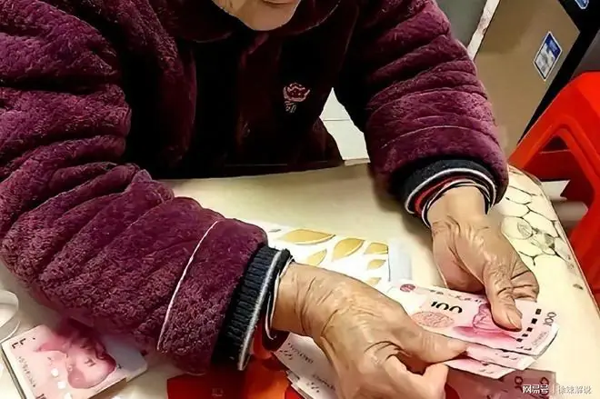 一个无奈的现状：城里活到八九十岁的老人，基本是在＂养＂保
