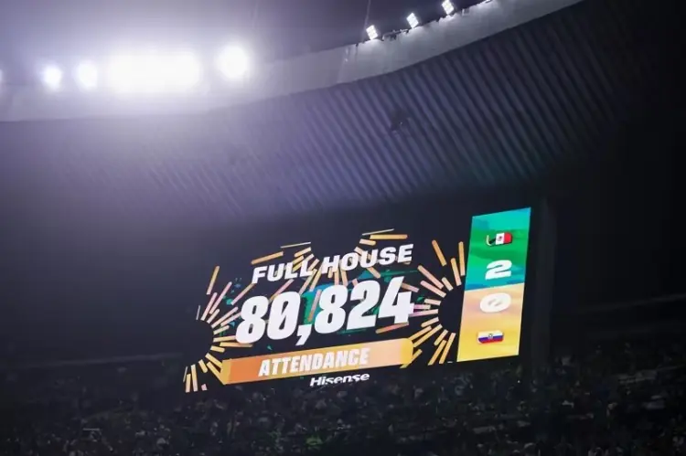 狂热！80824人入场观战墨西哥2-0厄瓜多尔，阿兹特克体育场爆满！