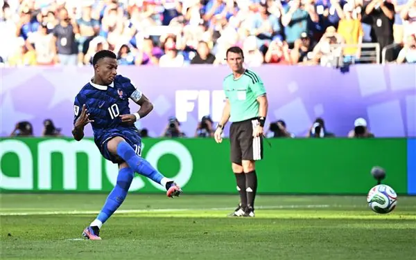 法国队1-0战胜巴拉圭晋级八强！赛后巴拉圭真“扒拉龟”登上热搜